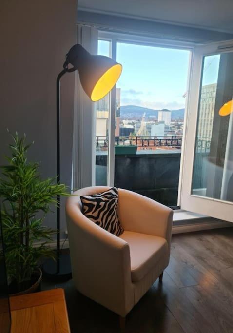 City Centre Top Floor Apartment In Belfast City Centre Екстер'єр фото